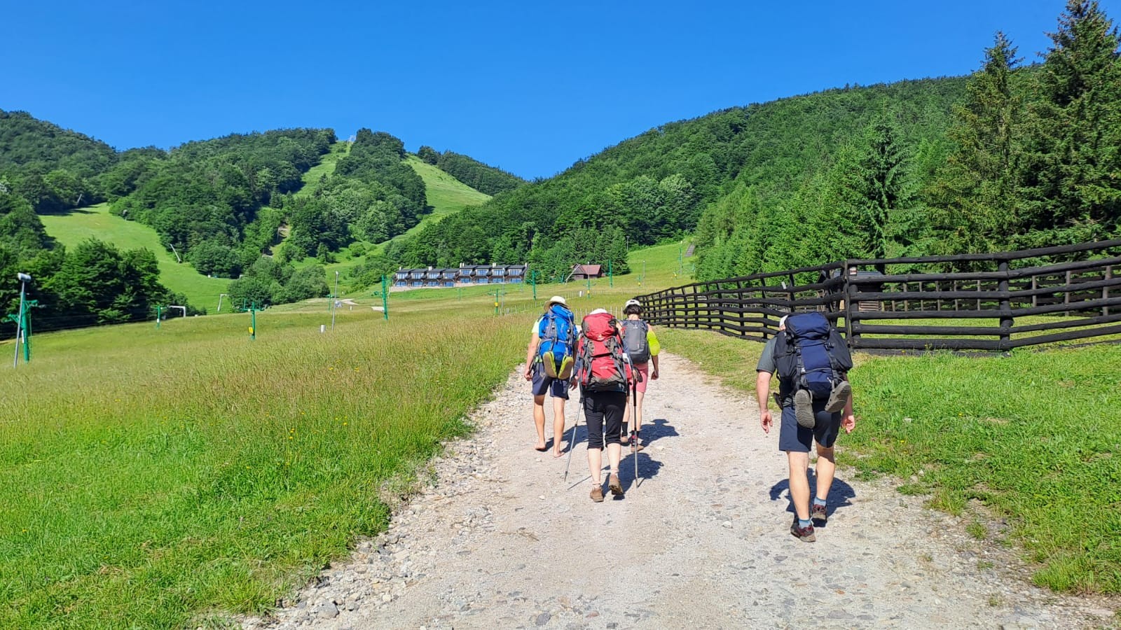 Strážovské vrchy (01) Fačkovské sedlo, nástup na zjazdovku