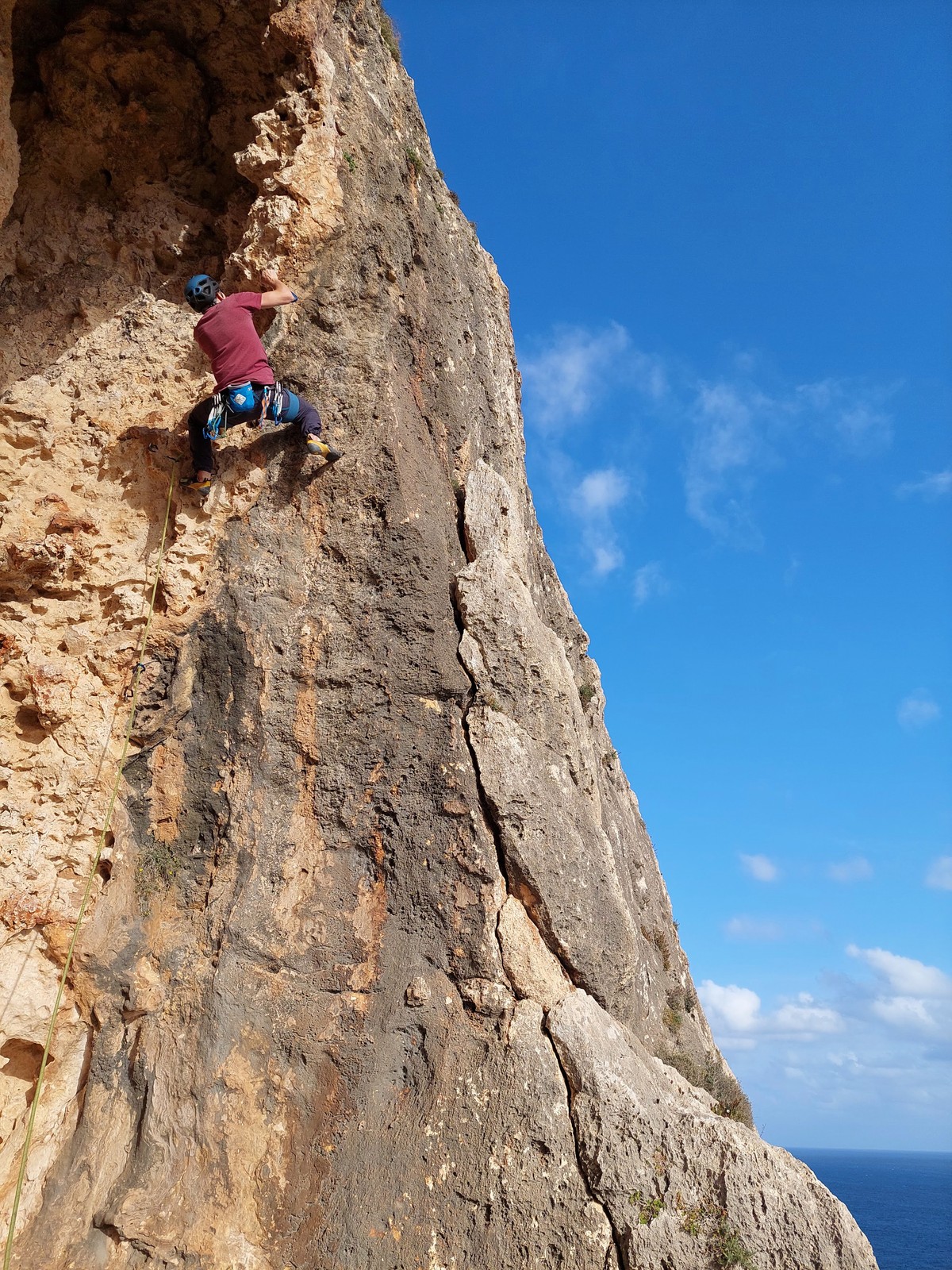 Malta (01) Cesta Kerbside Warrior 6a na hrane jaskyne Twin Cave pekná línia s previsom po kvaploch