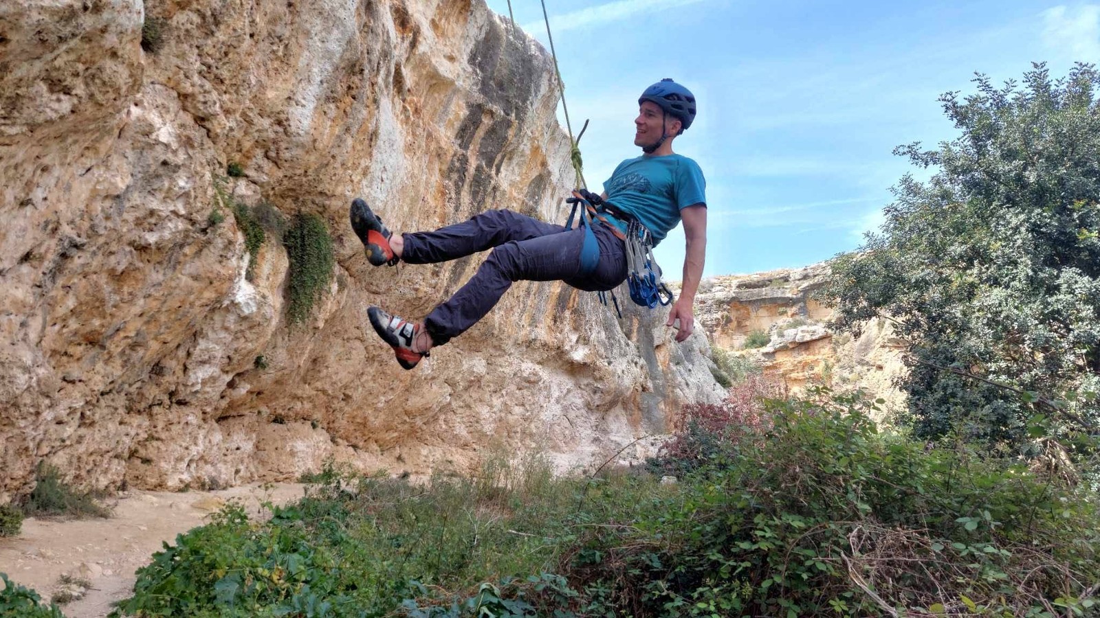 Malta (14) Champagne Walls miestni si dali veľa práce s vyčistením vegetácie