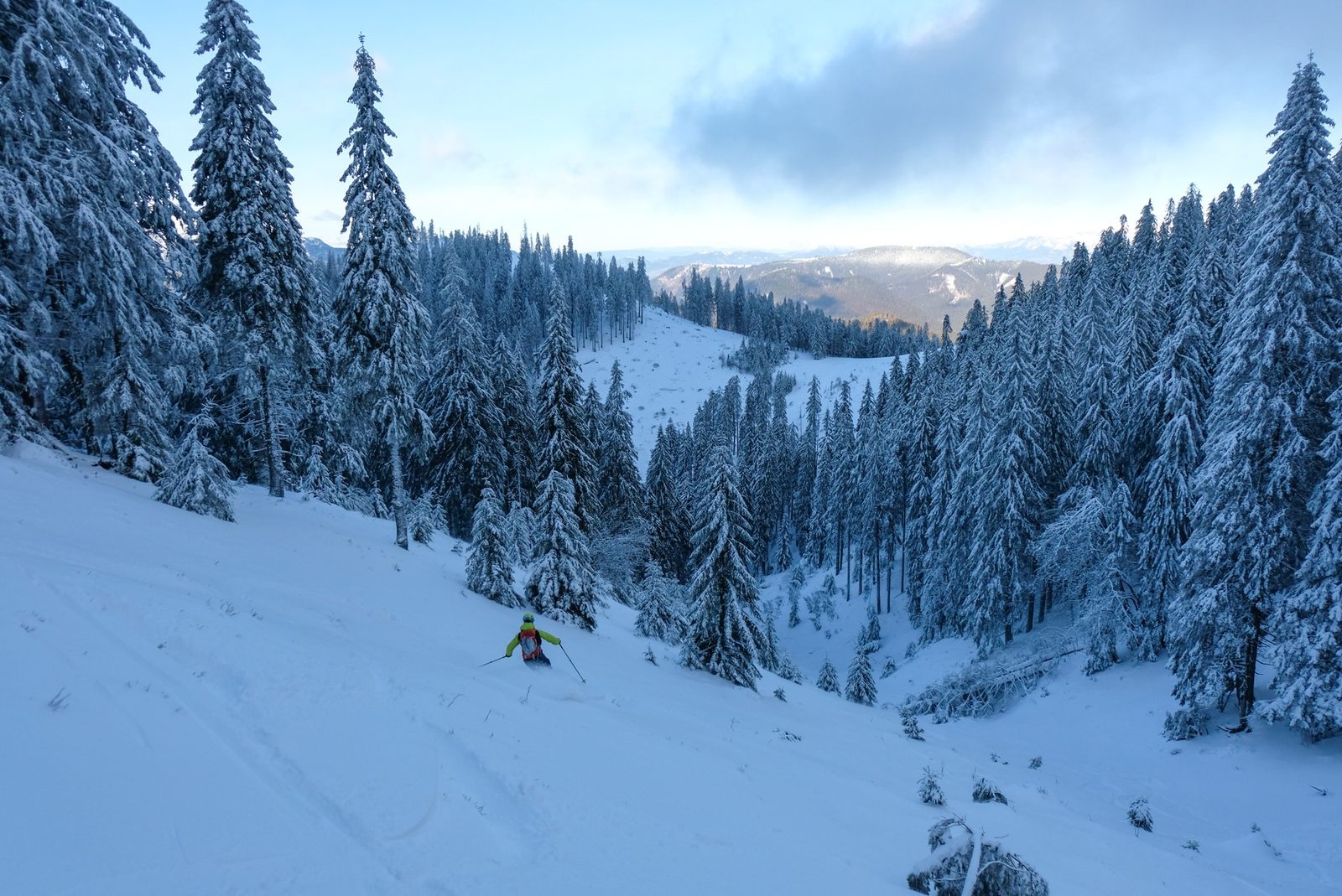 Skialp na Veľkej a Latiborskej holi (18) Zjazd na sever